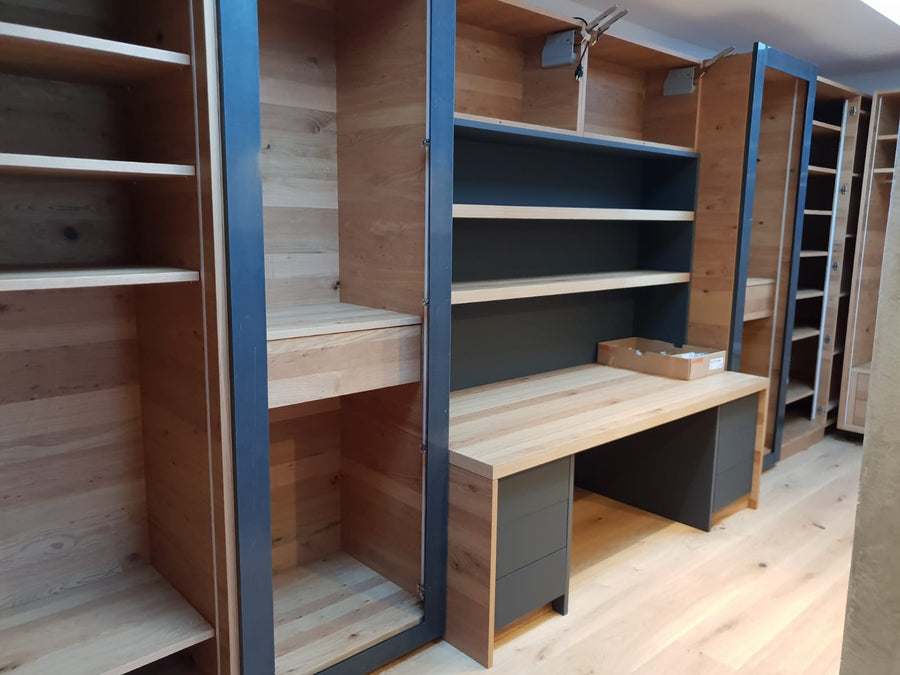 Warm minimalistisch interieur